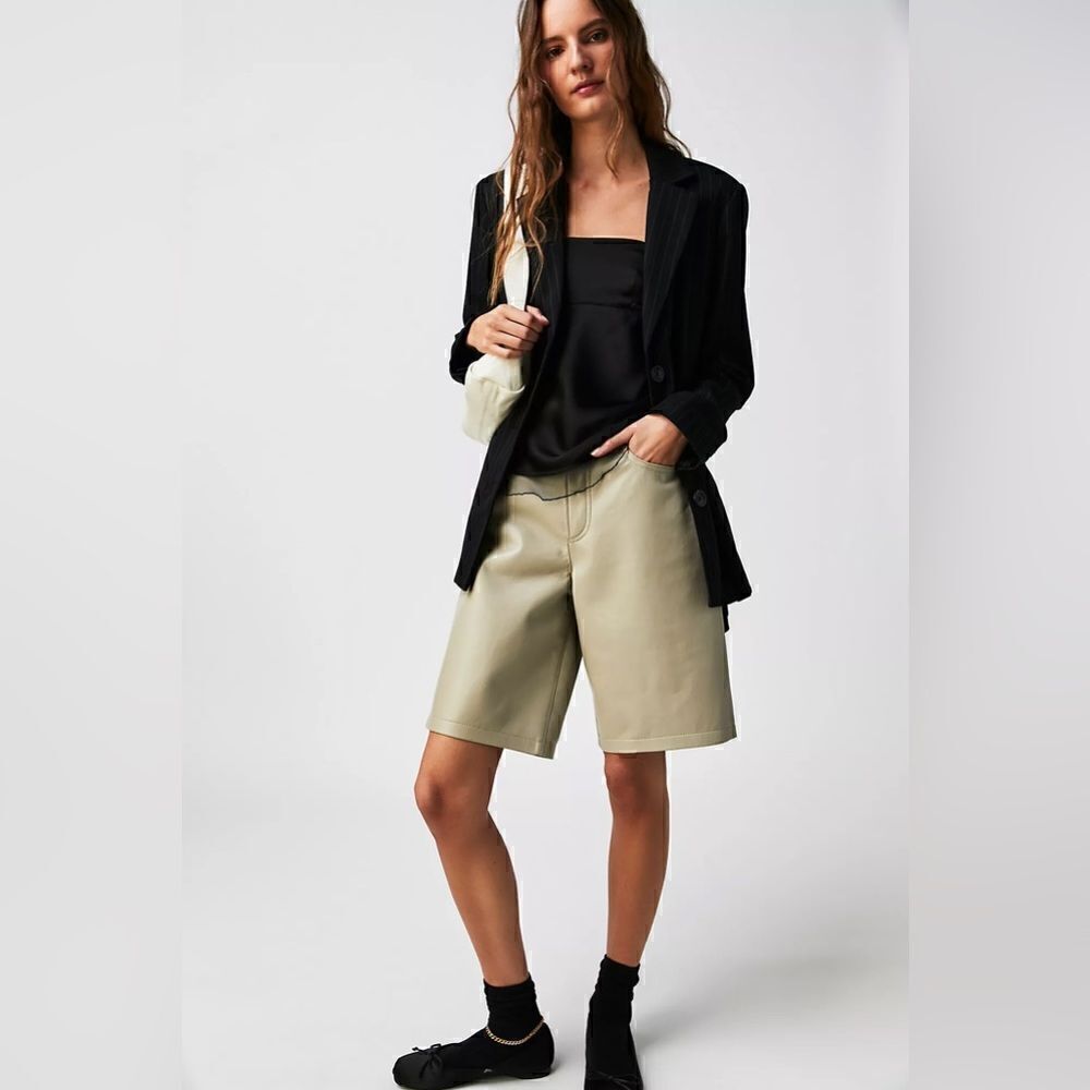 NEW Agolde Recycled Leather Bermuda Shorts Womens 28 Beige Retail $298